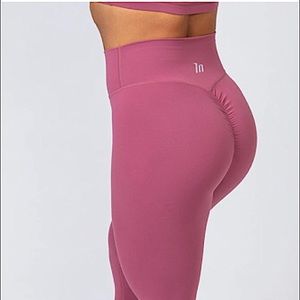 Scrunched butt leggings